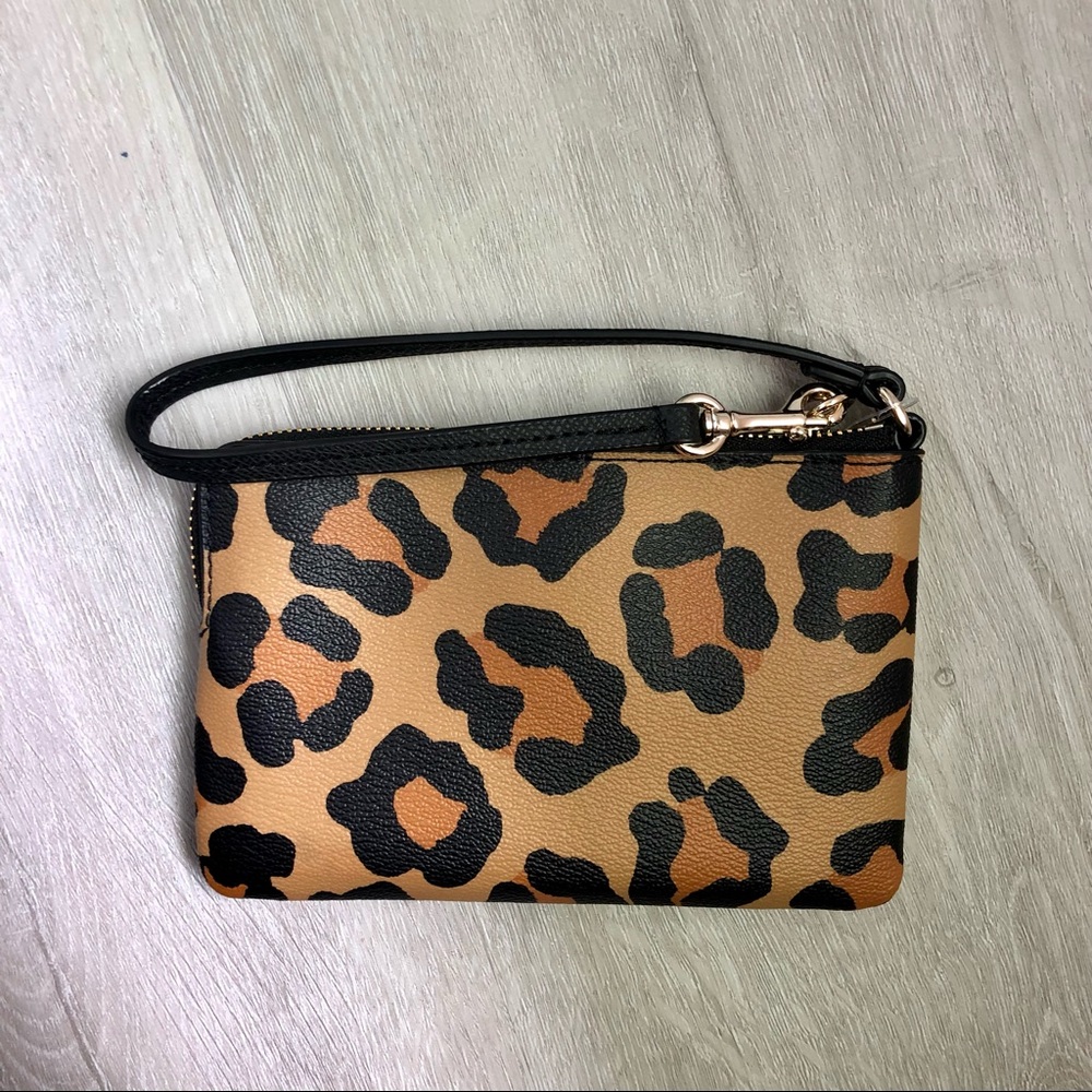 *SOLD* COACH Leopard Wristlet NWT - Picture 3 of 7